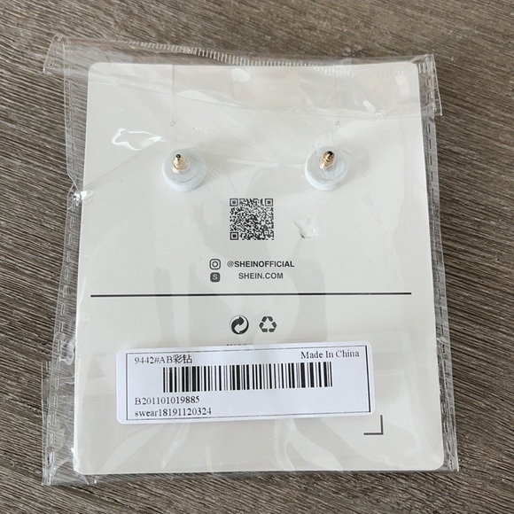 SHEIN EARRINGS - Picture 2 of 3